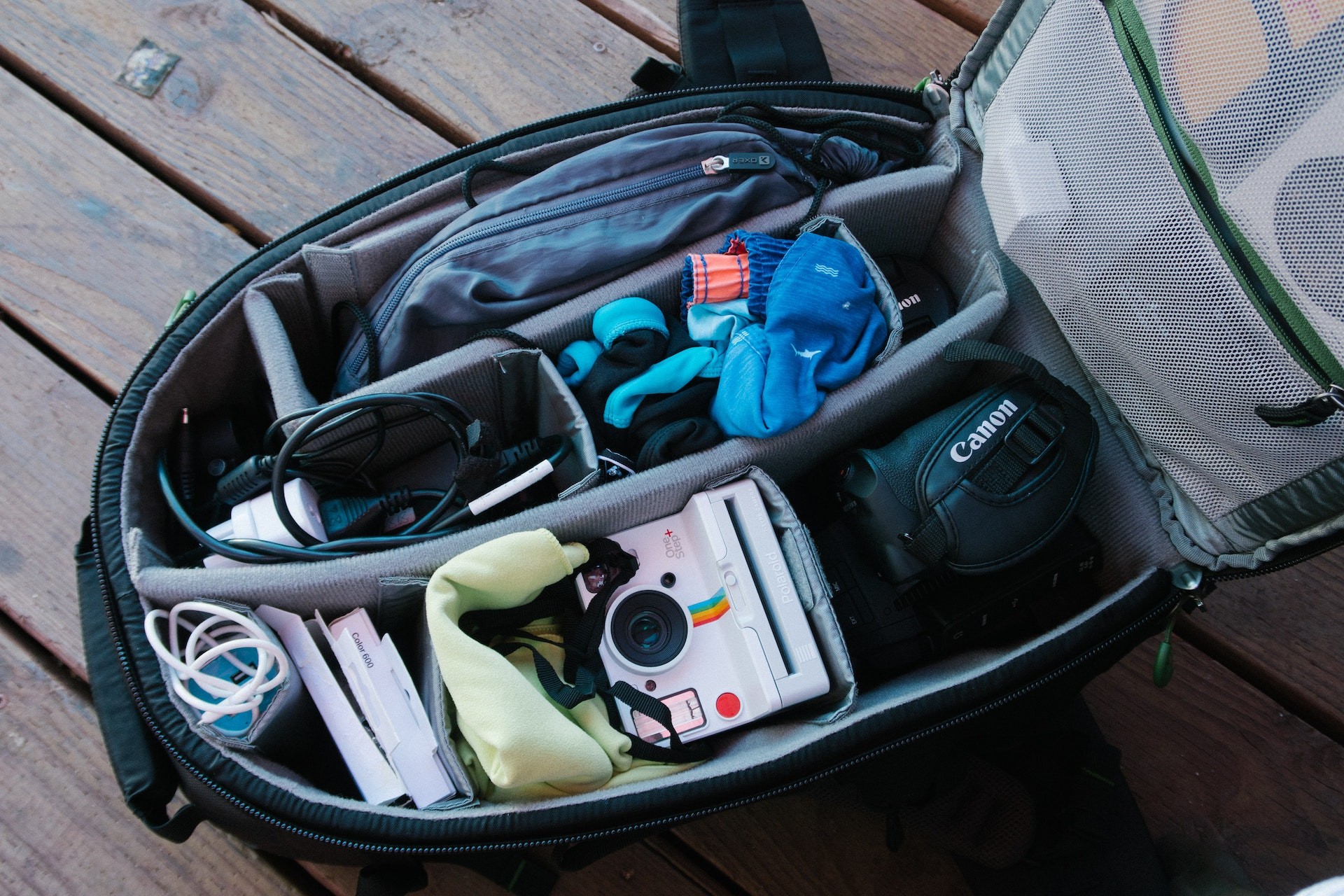 Ilustrasi barang bawaan sat traveling (Foto: Pexels/Athena)