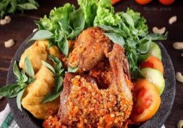 Ilustrasi ayam penyet (Foto: Pinterest)