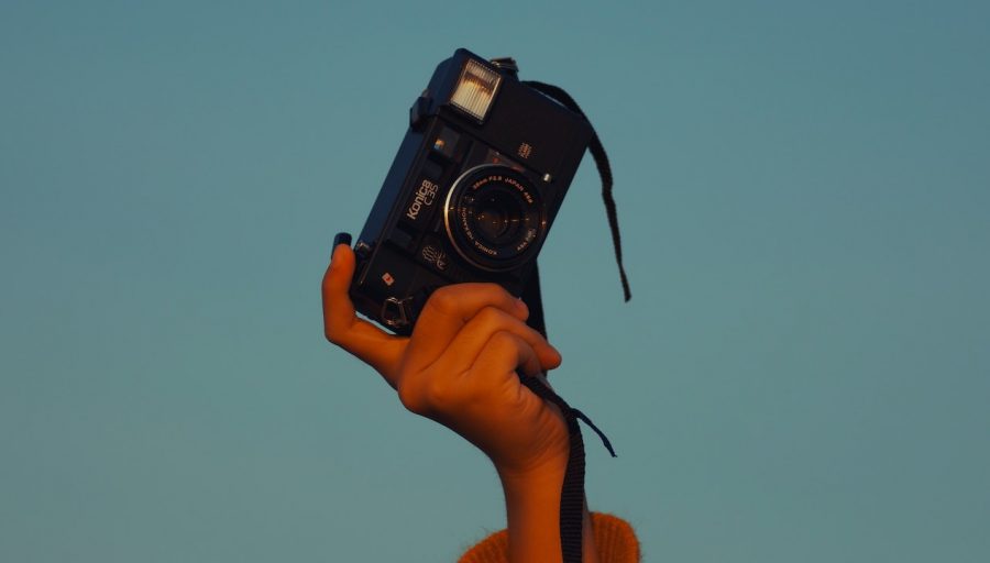 Ilustrasi kamera analog (Foto: Pexels/Mong Mong)