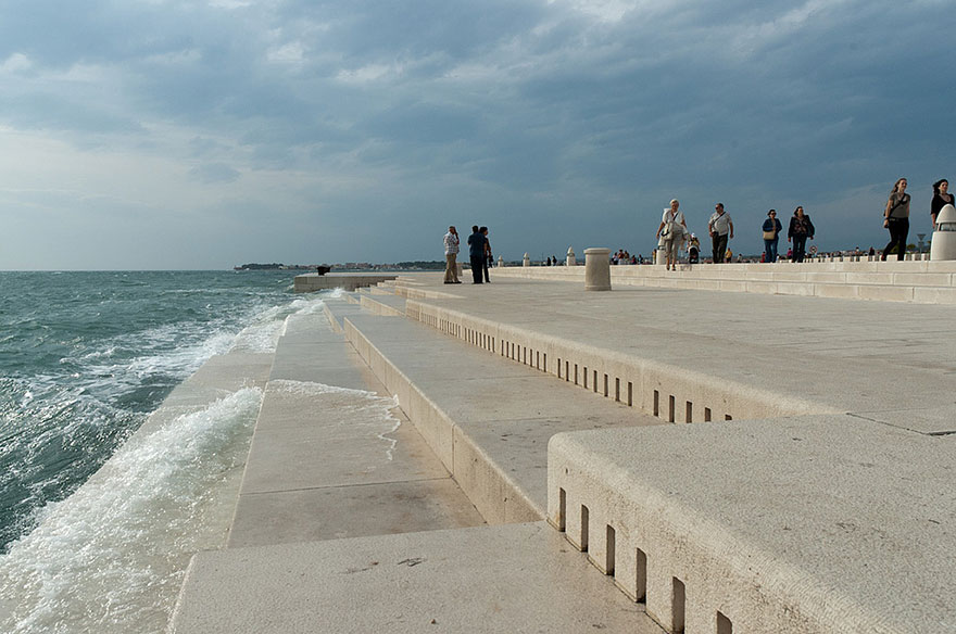 Sea organ di kota Zadar yang akan menghasilkan bunyi-bunyian (Foto: Bored Panda)