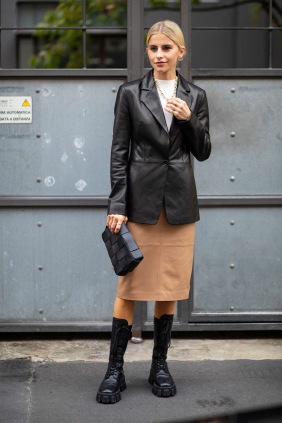 Mix n match jaket kulit untuk tampil feminin (Foto: Pinterest)