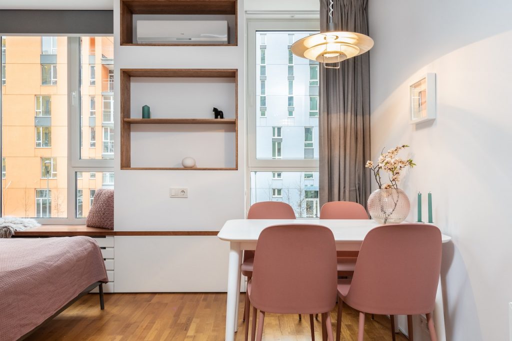 Ilustrasi penerapan furnitur pastel dalam ruangan (Foto: Pexels/Max Vakhtbovych)