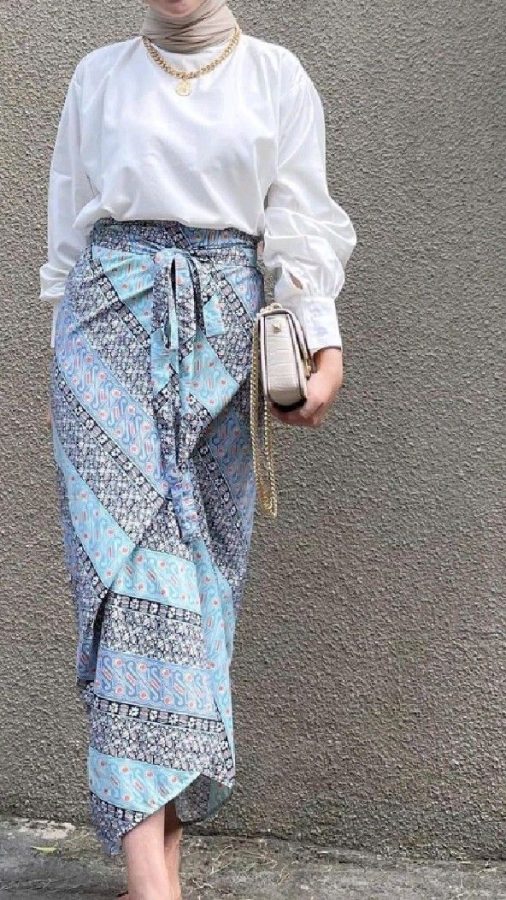 Batik untuk acara kondangan (Foto: Pinterest)