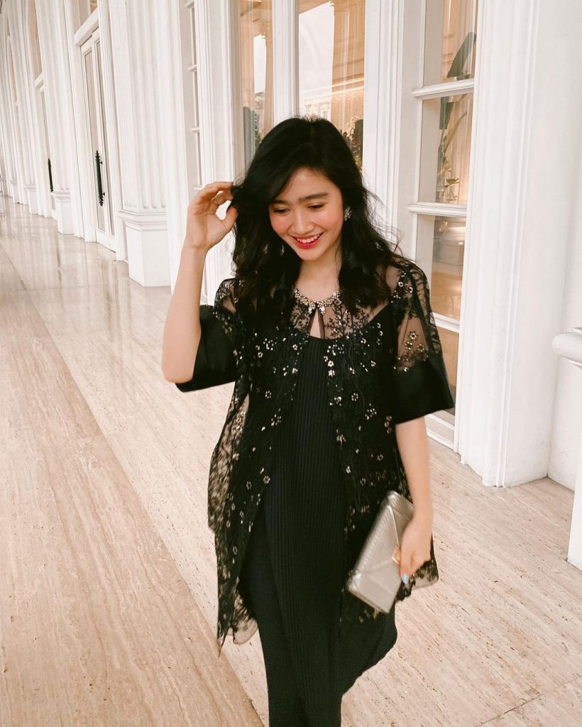Baju pesta simpel ala Febby Rastanty (Foto: Instagram @febbyrastanty)