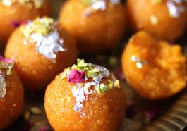Laddu, kudapan khas India (Foto: Cook with Kushi)