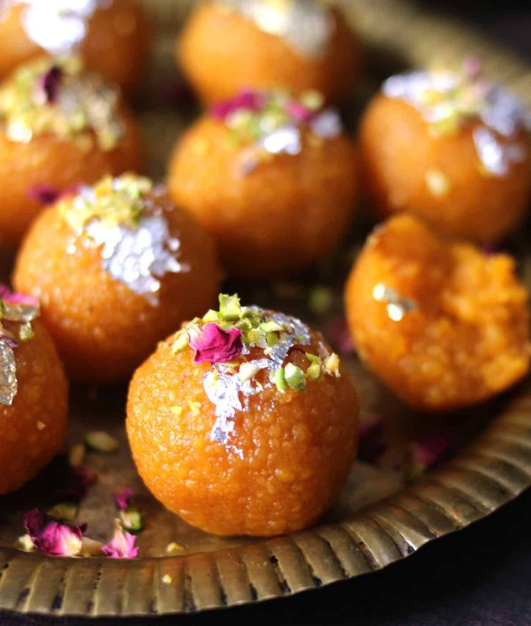 Laddu, kudapan khas India (Foto: Cook with Kushi)