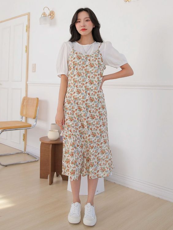 Midi dress dengan motif floral (Foto: Pinterest)