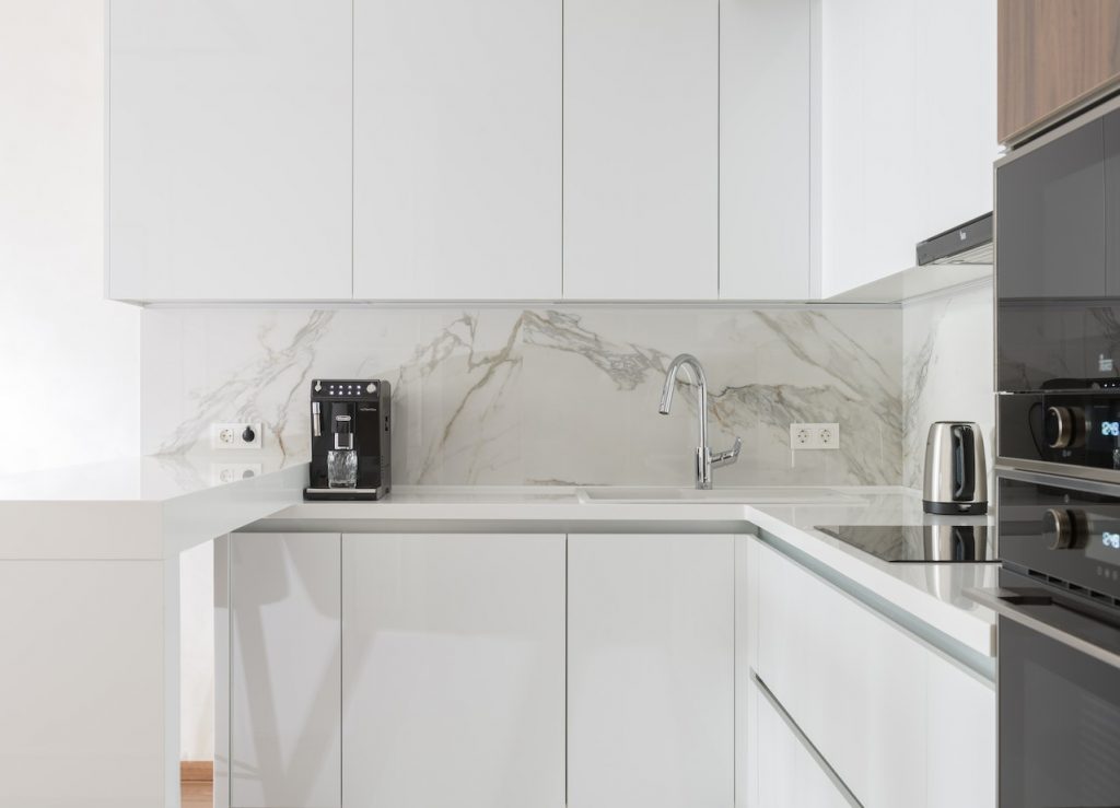 Dapur warna putih (Foto: Pexels/Max Vakhtbovych)