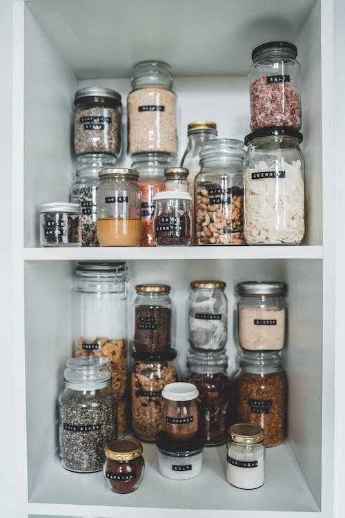 Wadah penyimpanan bahan-bahan dapur (Foto: Pexels/Taryn Elliott)