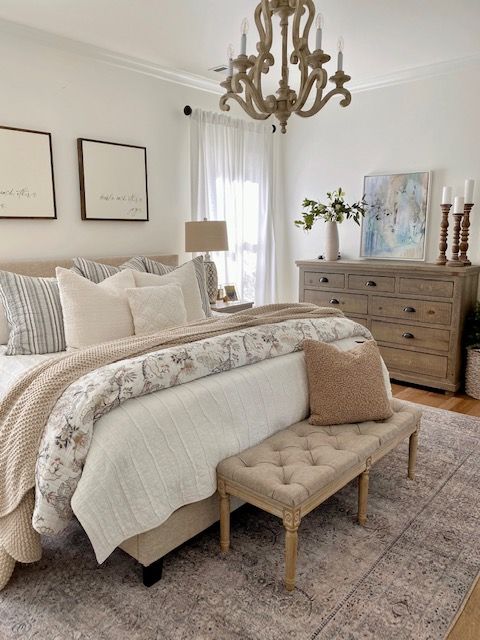 Padu padan warna cream dan putih untuk kamar tidur (Foto: Pinterest)