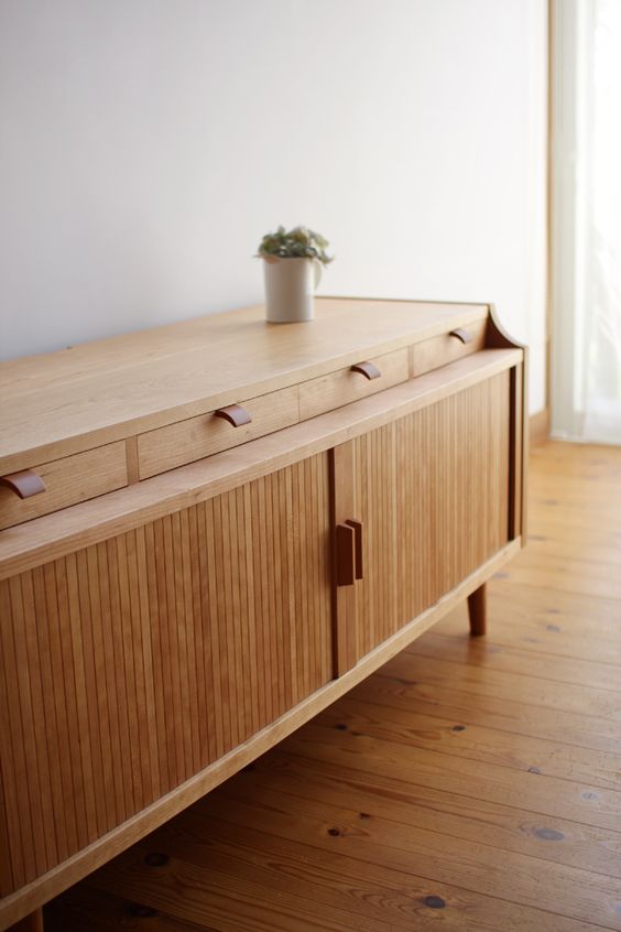 Kabinet minimalis untuk ruang makan terbuka (Foto: Pinterest)