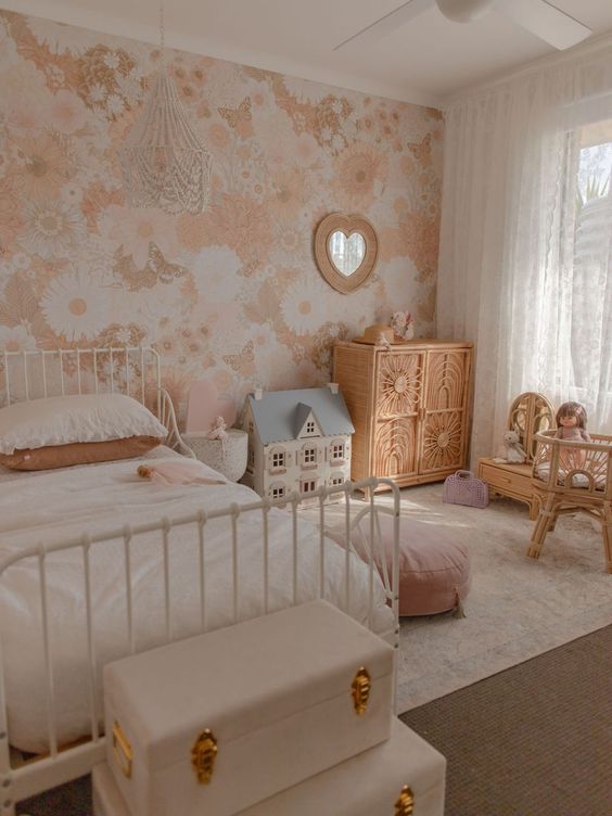 Kamar anak dengan pengaplikasian warna peach (Foto: Pinterest)