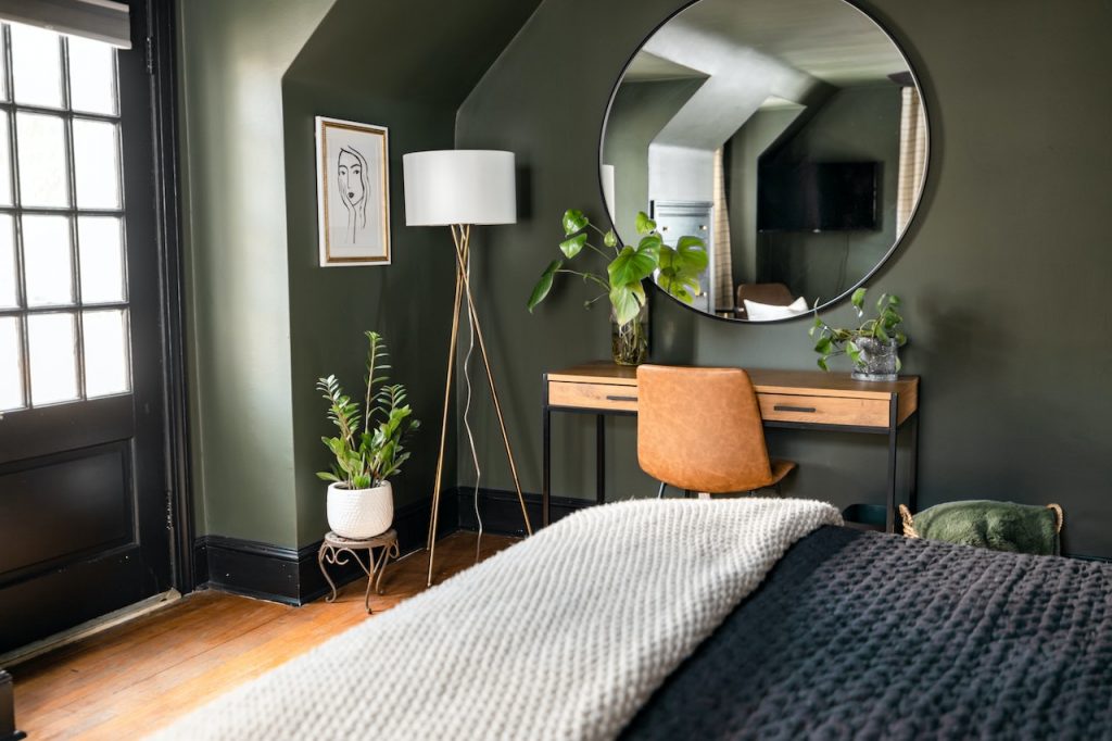 Penempatan cermin di kamar tidur (Foto: Pexels/Andrea Davis)