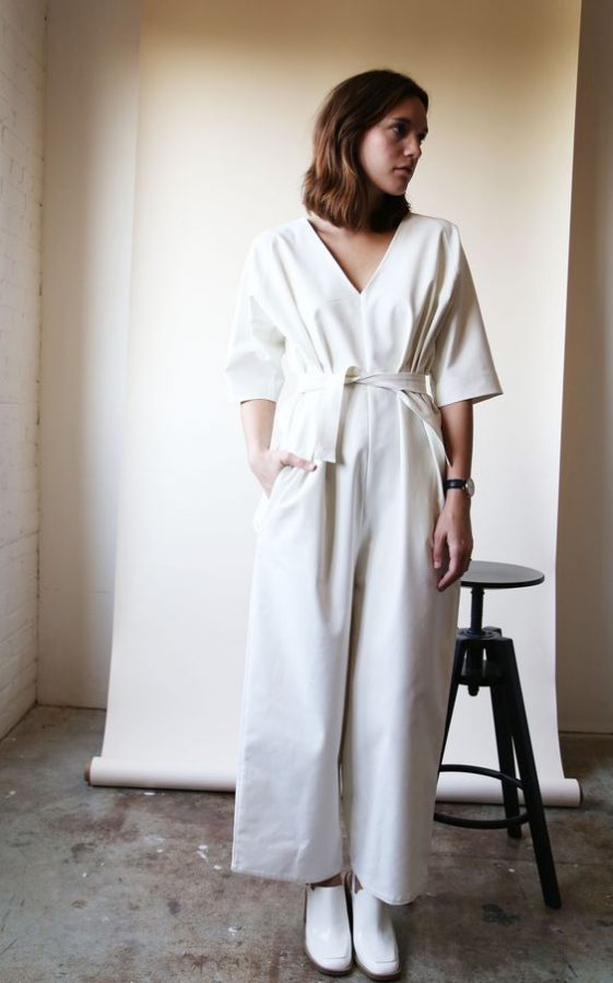 Jumpsuit warna putih (Foto: Pinterest)