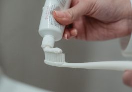 Alasan mengapa penambahan pemanis amat penting pada pasta gigi.