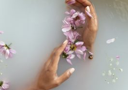 Mandi air panas dinilai bisa membakar kalori.