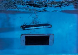 Beras mampu mengeringkan ponsel basah.