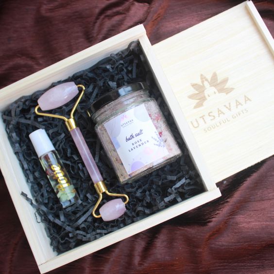 Hampers berisi paket perawatan tubuh (Foto: Pinterest) 