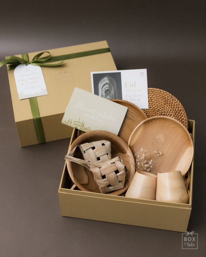 Hampers berisi peralatan makan (Foto: Pinterest)