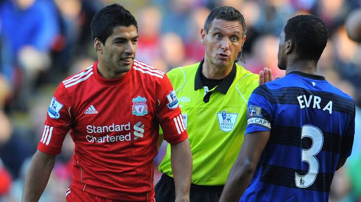Luis Suarez dan Patrice Evra (Foto: Goal)