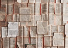 Alasan kertas menguning seiring waktu berjalan.