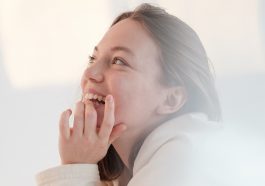 Alasan mengapa orang gemar menggigiti kuku.