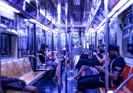 Ilustrasi perjalanan dengan kereta (Foto: Pexels/Jane Mir)