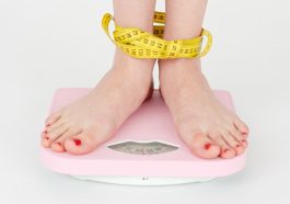 Berat badan lebih ringan di pagi hari.