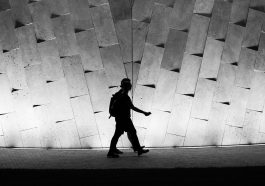 Manfaat mengayunkan tangan saat berjalan.