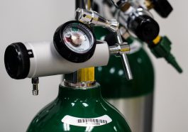 Alasan mengapa menghirup oksigen murni berbahaya.