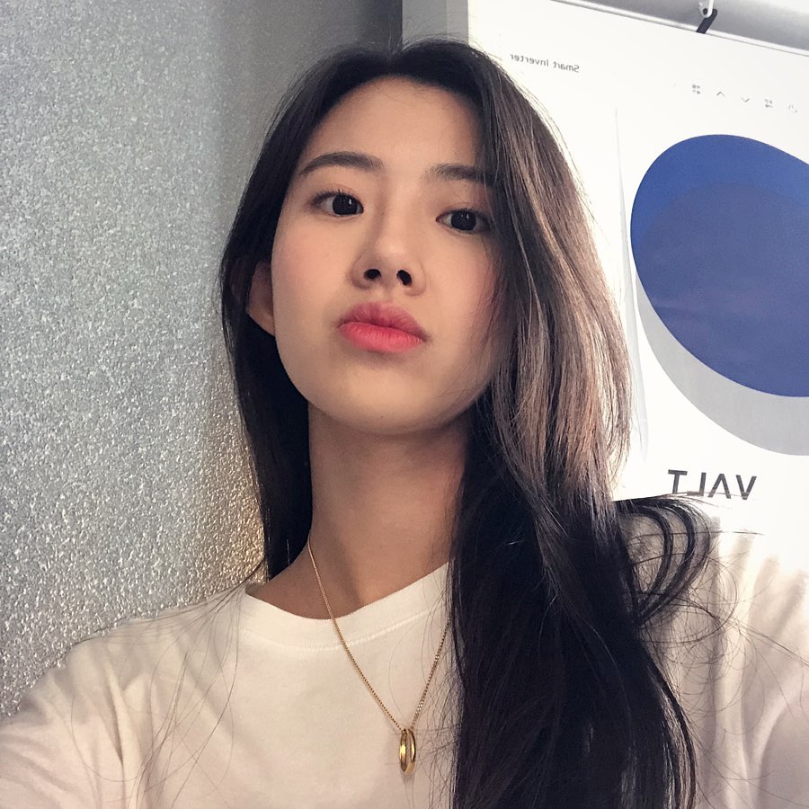 Kim Min Ah, Kakak Jungwoo NCT (Foto: Instagram @i_am_preciousstone)