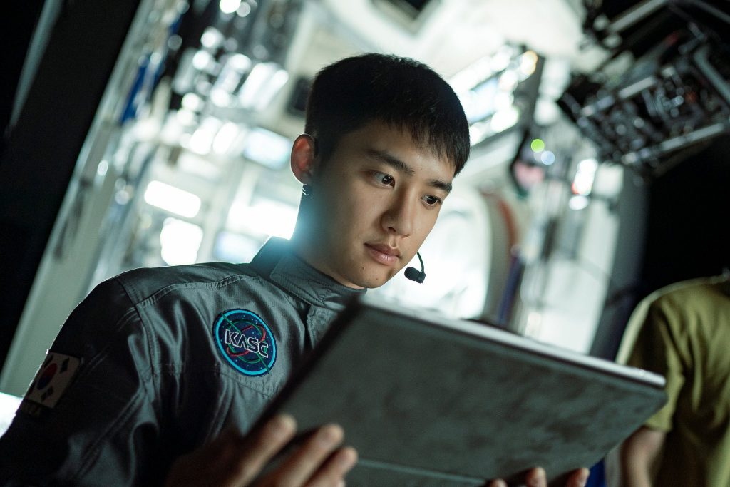 D.O. EXO dalam Film The Moon. (Foto: HanCinema)