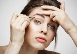 Alasan ilmiah mencabut alis bisa bikin bersin