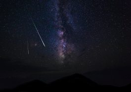Bintang jatuh atau meteor (Unsplash)