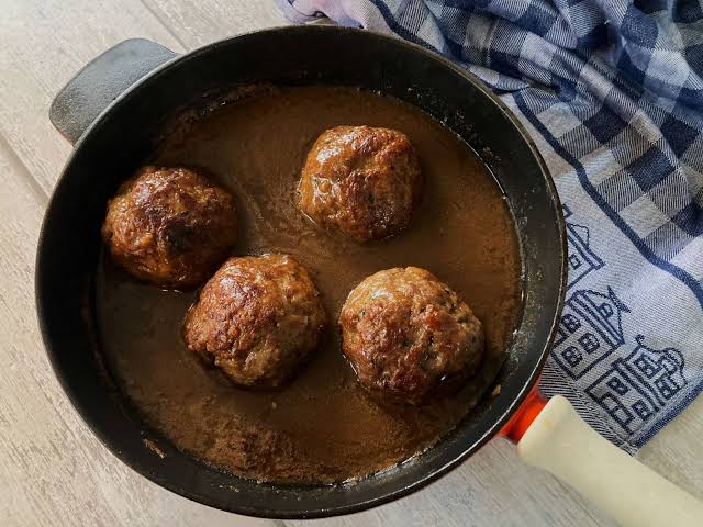 Gehatkbal (Foto: Lekker Tafelen)