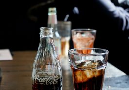 Soda di dalam botol kaca (Unsplash)