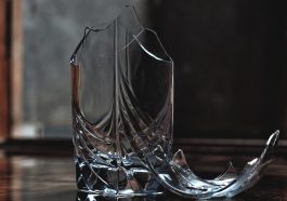 Nyanyian memecahkan gelas kaca (Unsplash)