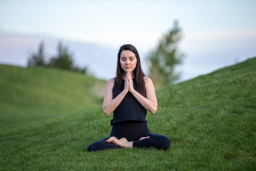 Ilustrasi meditasi harian. Source: Unsplash