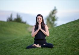 Ilustrasi meditasi harian. Source: Unsplash