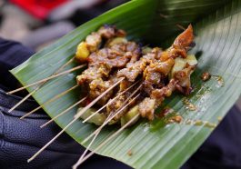 Ilustrasi sate kere.