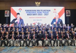 Menteri Pemuda dan Olahraga Republik Indonesia (Menpora RI) Dito Ariotedjo dan Pengurus KONI 2023-2027. Foto: Kemenpora