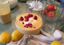 Yoghurt mango smoothie