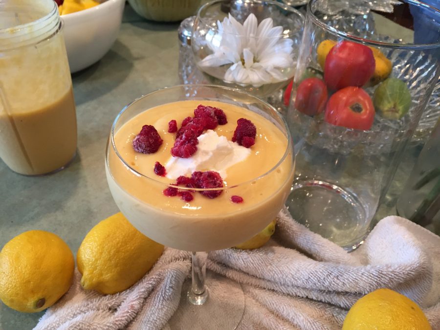 Yoghurt mango smoothie