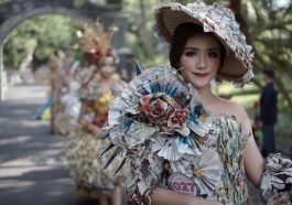 Peragaan busana daur ulang