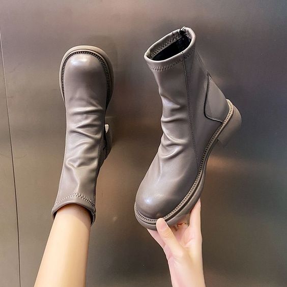 Ilustrasi sepatu boots