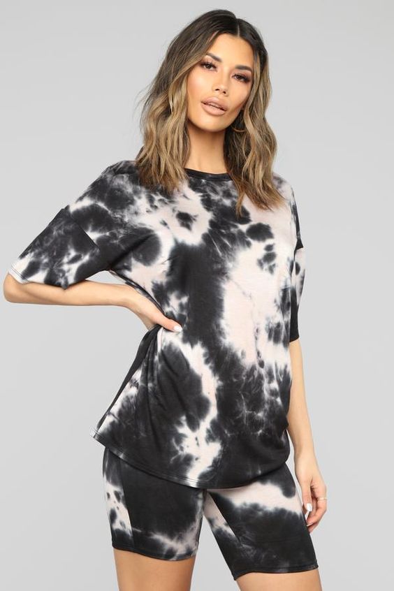 Baju tie-dye