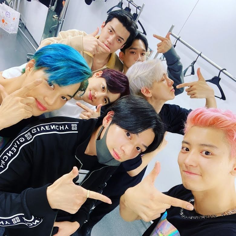 Mackenyu dan member EXO lainnya