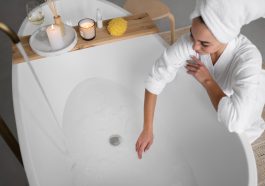 Ilustrasi Mandi (Freepik)