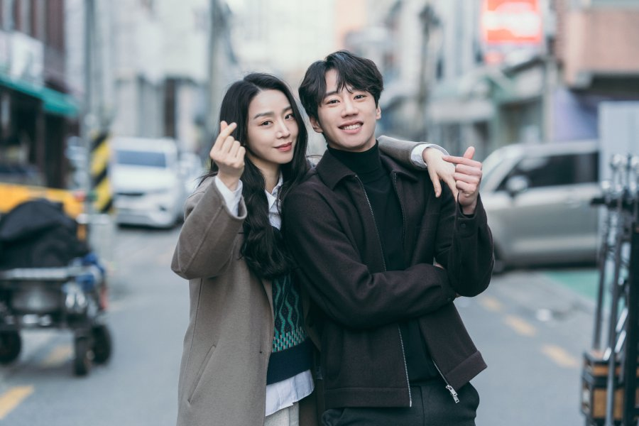 Shin Hye-sun dan Lee Jun-young