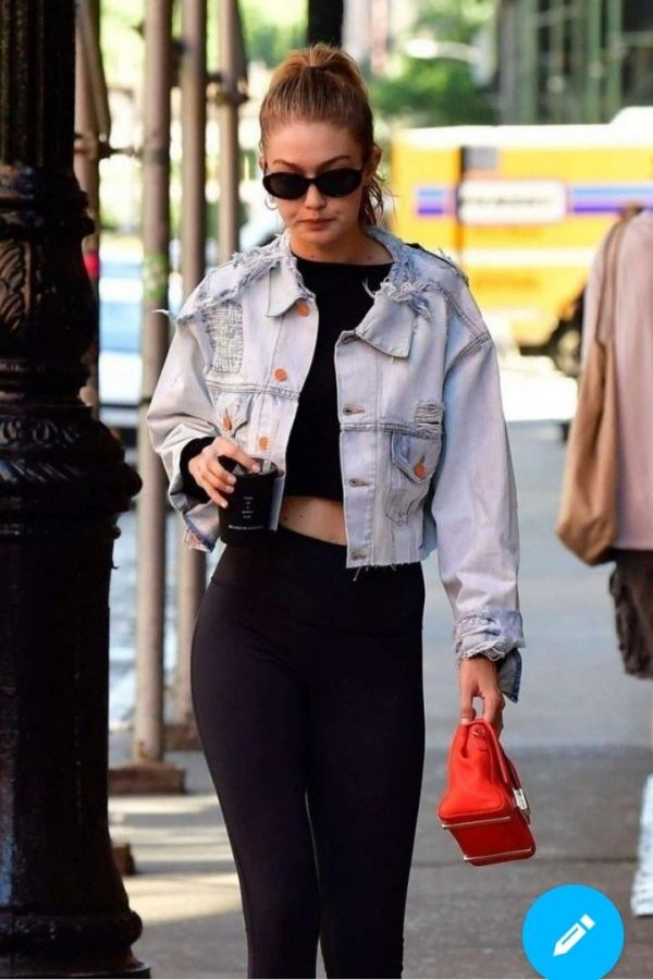 Kombinasi legging dan denim jacket